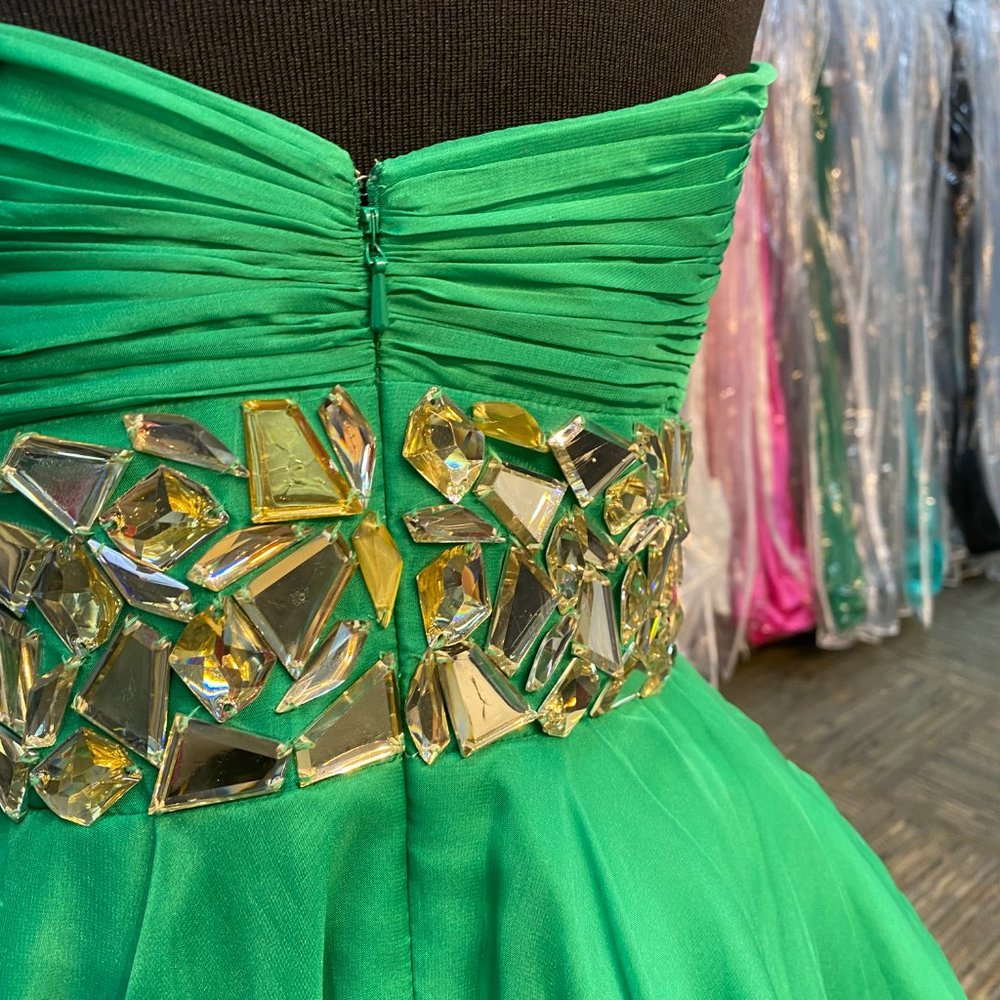 GREEN SHORT STYLE DRESS - Picture 7 of 10